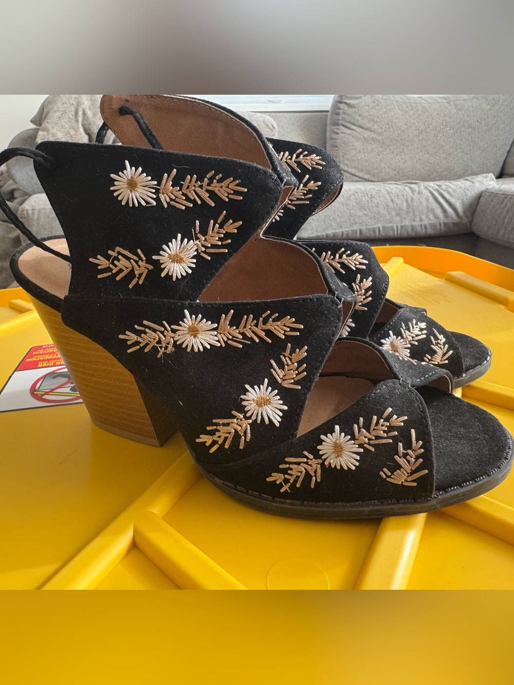 Qupid Black Embroidered Daisy Cutout Heel Sandals